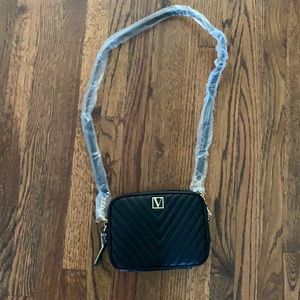 The Victoria Top Zip Crossbody